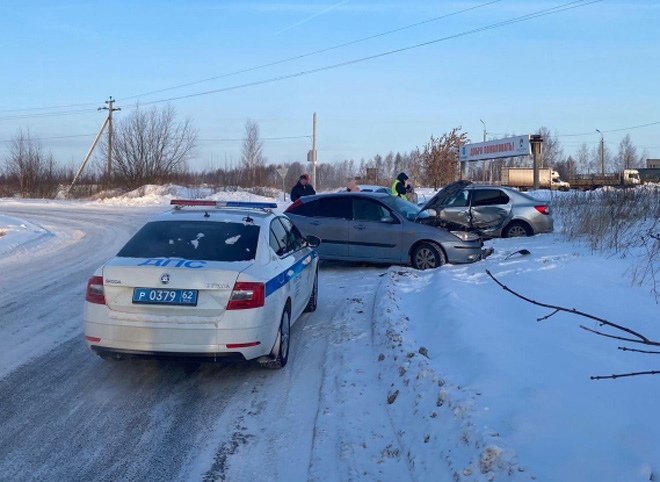 На улице Прижелезнодорожной столкнулись две иномарки, есть пострадавшие