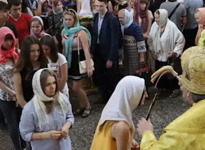 В Ростовской области выпускников отвели в церковь перед сдачей экзаменов