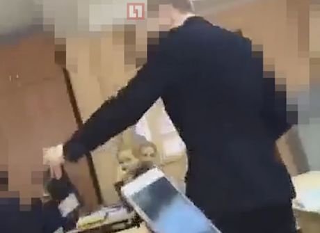 Опубликовано видео начала конфликта в иркутской школе
