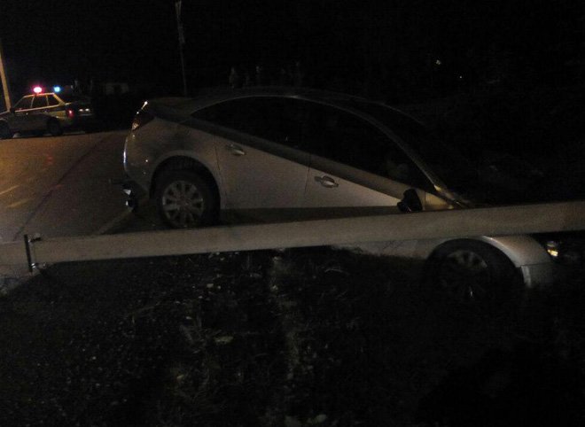 Под Рязанью водитель Chevrolet снес опору ЛЭП и скрылся с места аварии