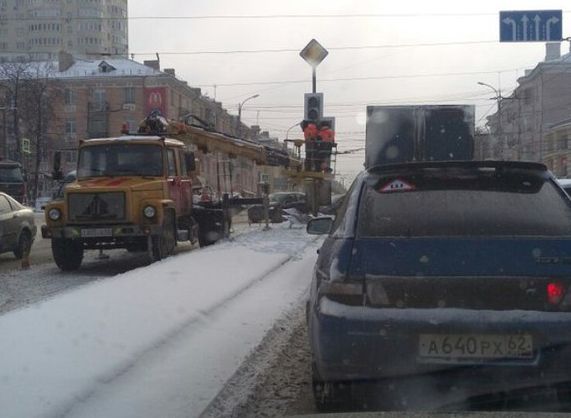 На Московском шоссе вновь образовалась гигантская пробка