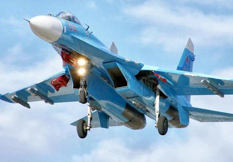 Российский Су-27 сделал «бочку» над самолетом ВВС США (видео)
