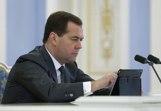 Медведев зашел на заблокированный Rutracker