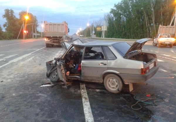 22-летний рязанец на ВАЗ-21099 въехал в грузовик Scania