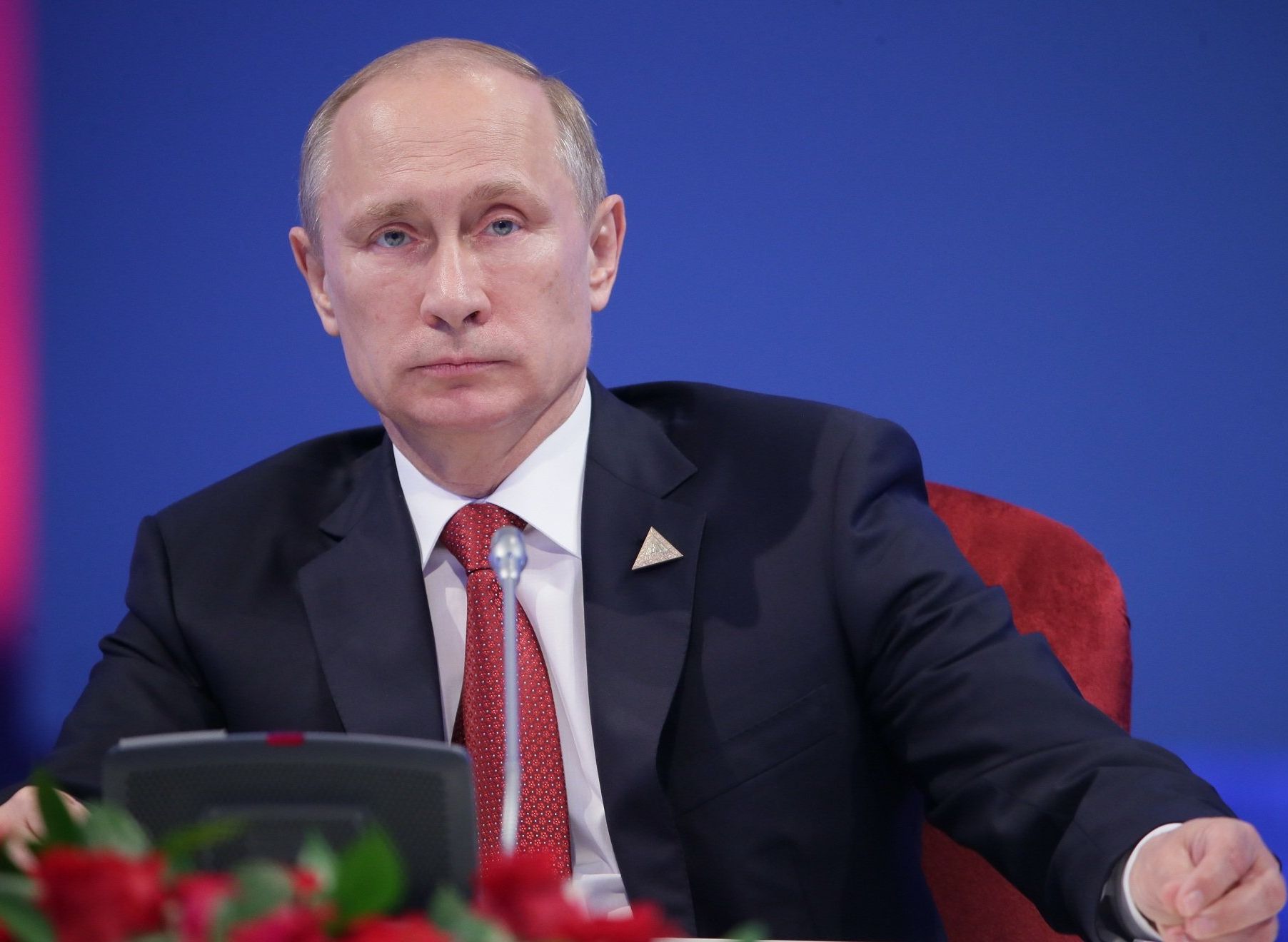 Президент России поручил подготовить экономику к переходу на военные рельсы