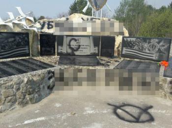 В Приамурье осквернили памятник погибшим в Сирии