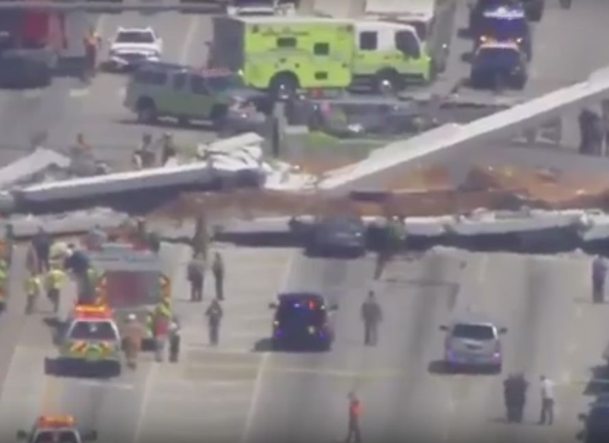 В Майами рухнул 950-тонный пешеходный мост