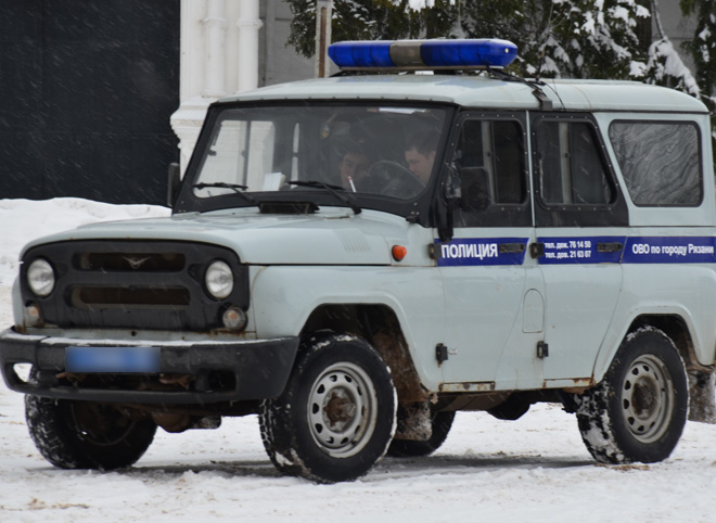 В Дашково-Песочне пьяный водитель протаранил дом и заявил в полицию об угоне
