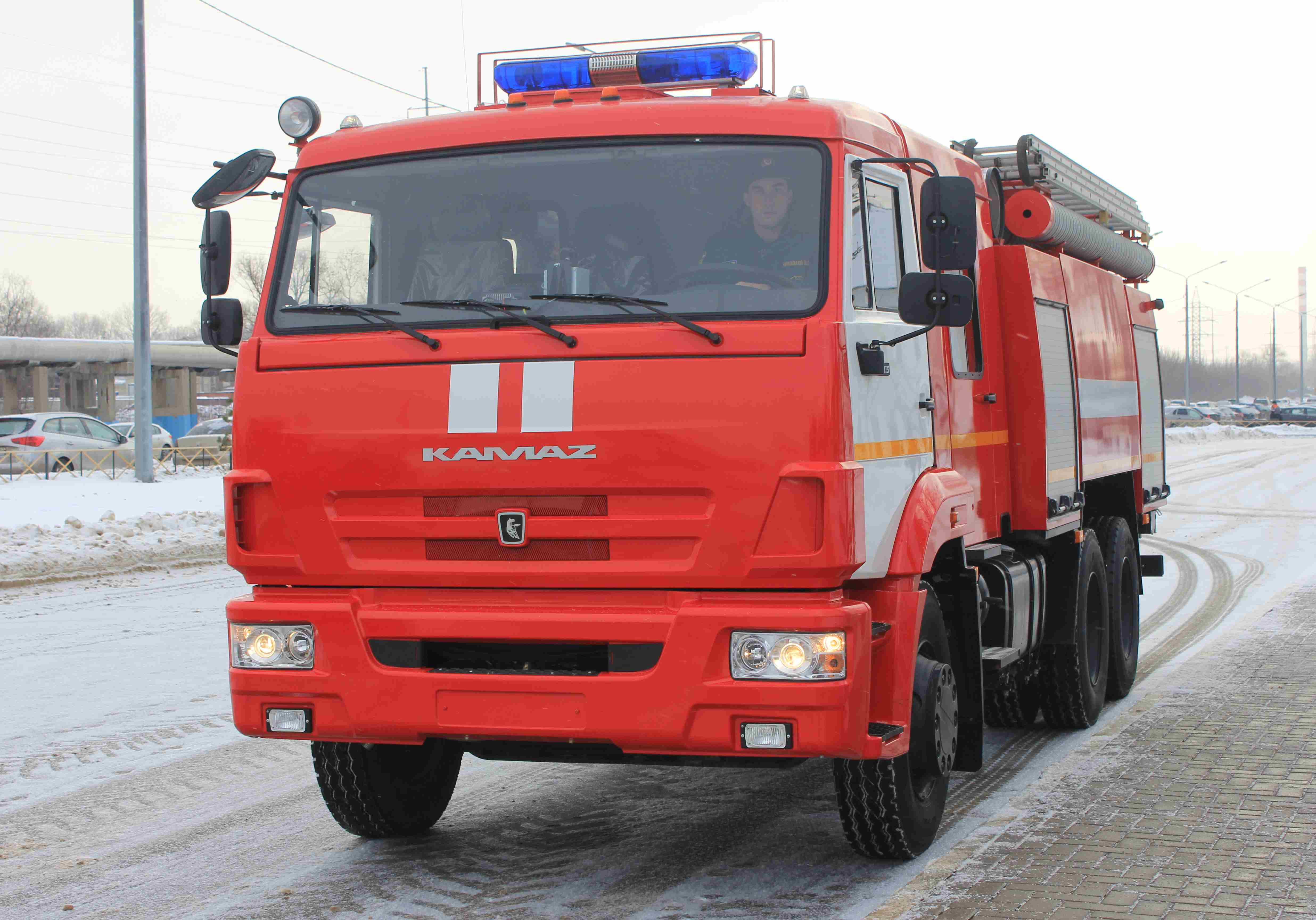 На РНПЗ появилась новая пожарная автоцистерна