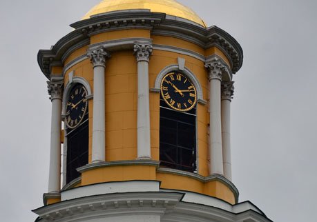 В Рязани часы на колокольне Кремля встали из-за молнии