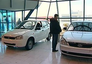 Продажи автомобилей в России упали более чем на четверть