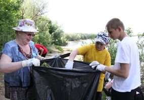 Рязанцы очистили от мусора берега водоемов