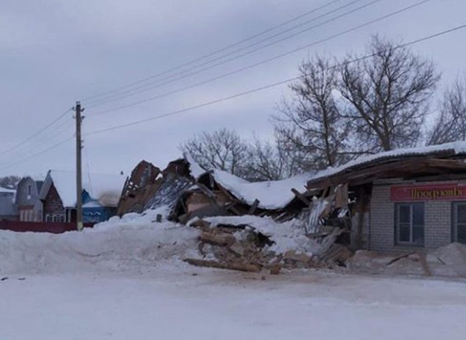 В Рыбновском районе у магазина обвалилась крыша