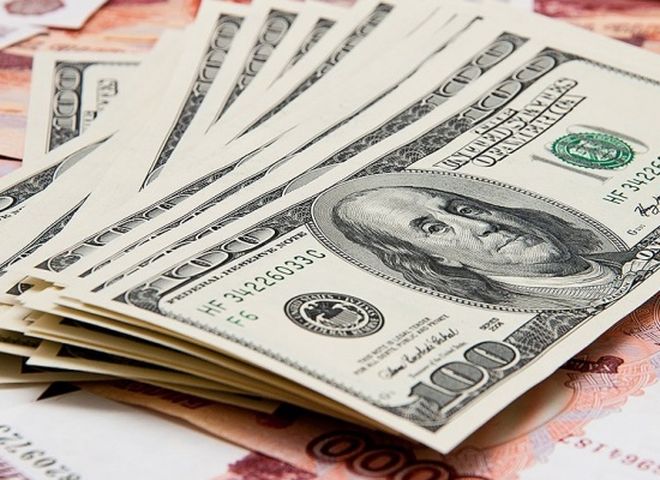 Доллару предсказали рост до 65 рублей к осени