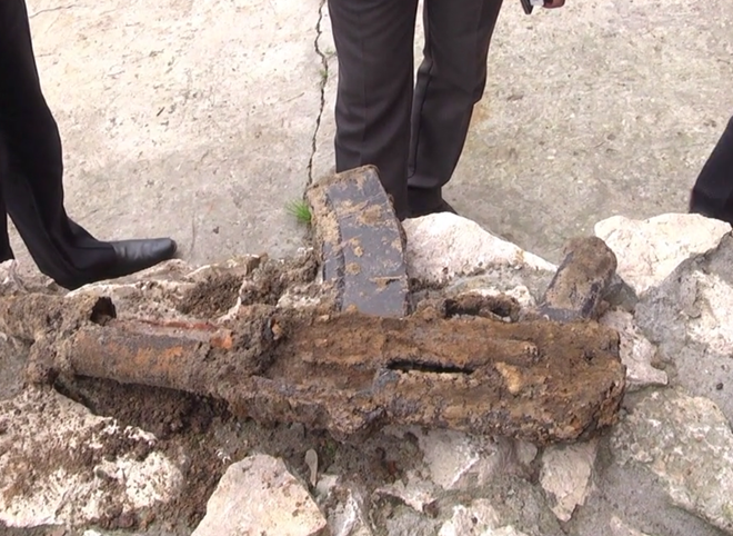 В центре Рязани откопали автомат Калашникова (видео)