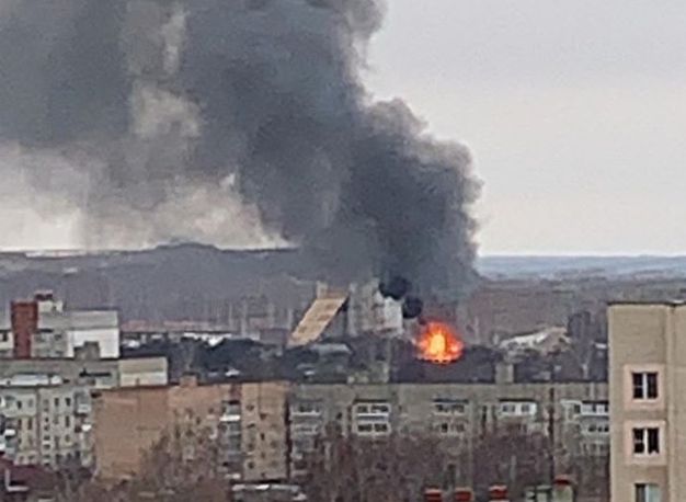 На окраине Рязани вспыхнул крупный пожар