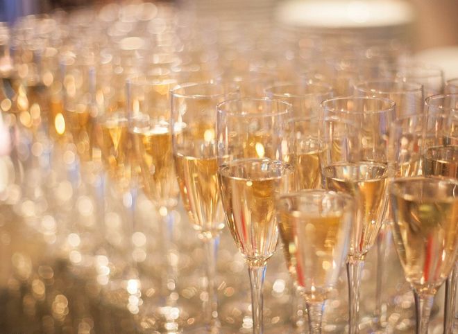 Министерство спорта предложило упростить ввоз шампанского ради ЧМ-2018