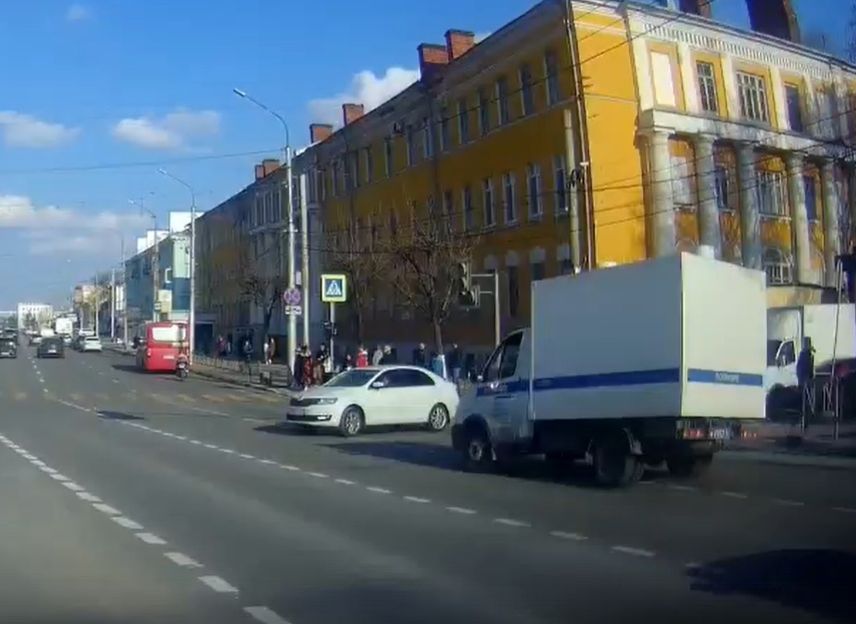 ДТП с участием автозака в центре Рязани попало на видео