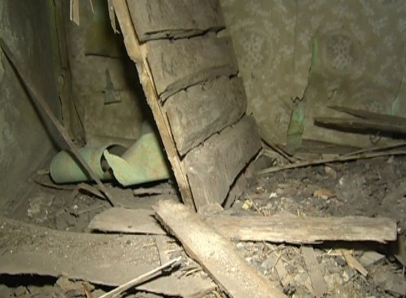 В Рязани сотрудник ЖЭО рухнул вместе с потолком в квартиру этажом ниже