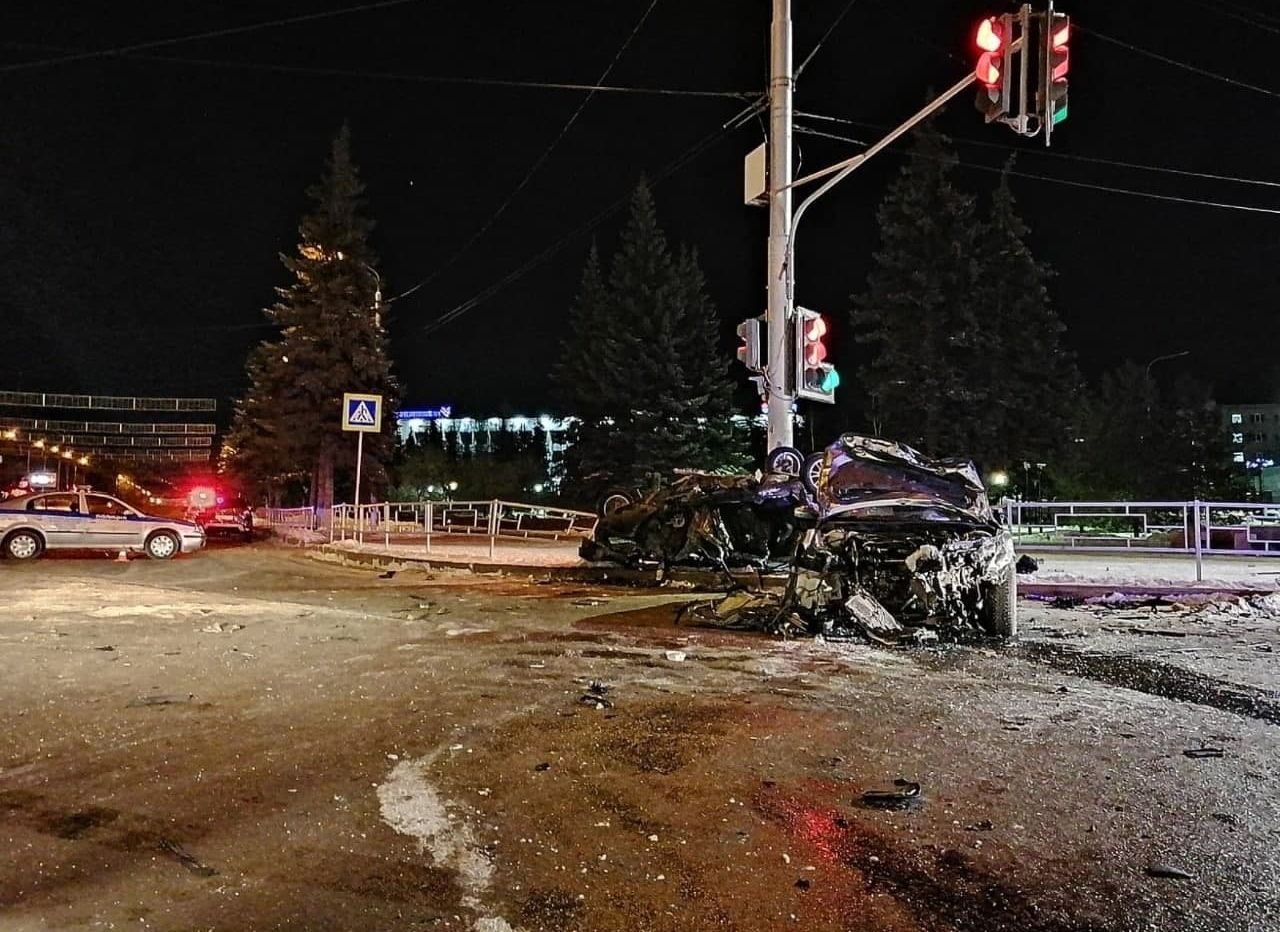 В страшной аварии в центре Уфы погибли два человека