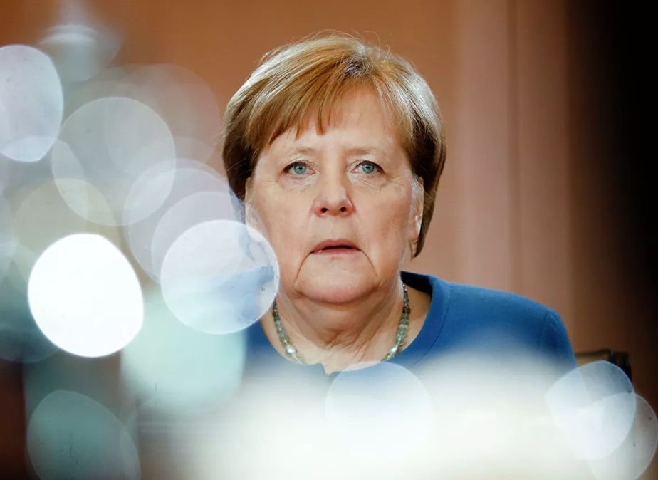 Ангела Меркель самоизолировалась