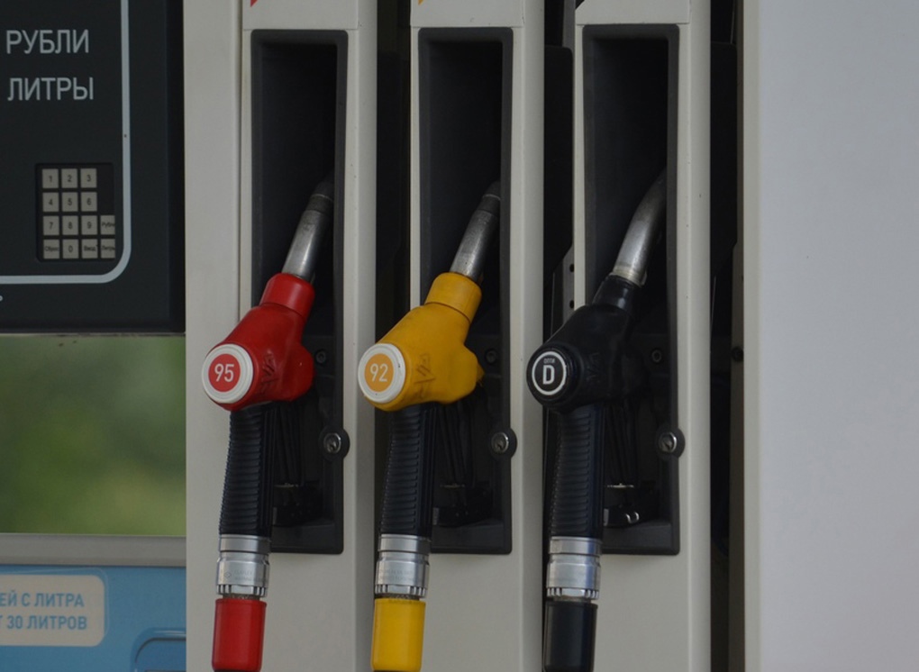 ФАС потребовала снизить цены на топливо на АЗС из-за уменьшения биржевых цен