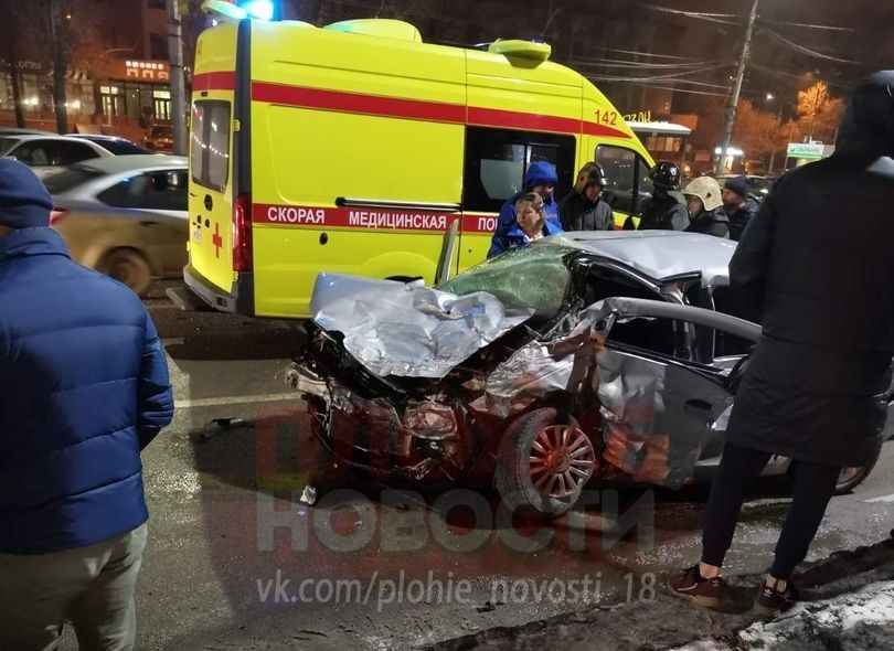 В массовом ДТП в Воронеже погибли четыре человека