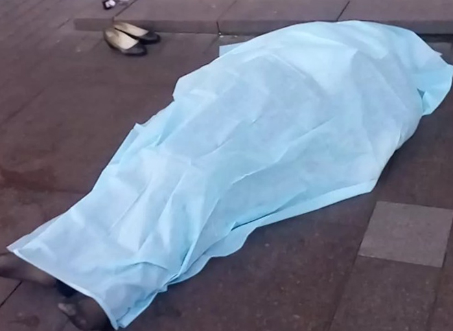 Житель Кадома оставил тело убитой женщины на улице, прикрыв одеялом