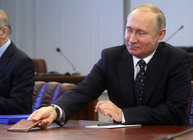 Путин подал документы в ЦИК