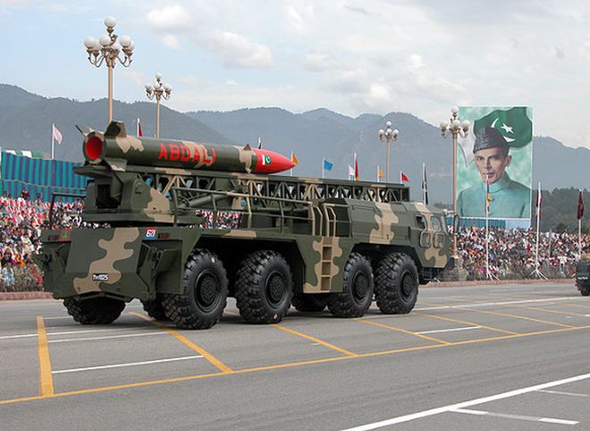 СМИ сообщили о приведении в боеготовность ядерных сил Индии и Пакистана