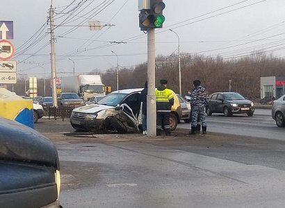 В утреннем ДТП на Московском шоссе пострадали два человека