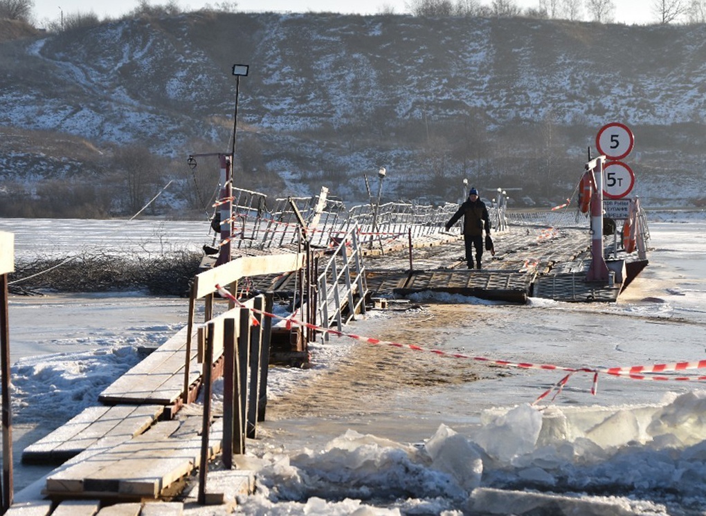 Из-за паводка спасские водители больше месяца не могут ездить по понтонным мостам