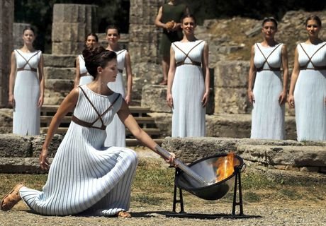 В Греции зажжен олимпийский огонь летних Игр-2016