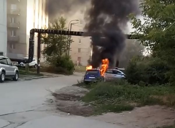Видео: в Кальном горит ВАЗ-2104