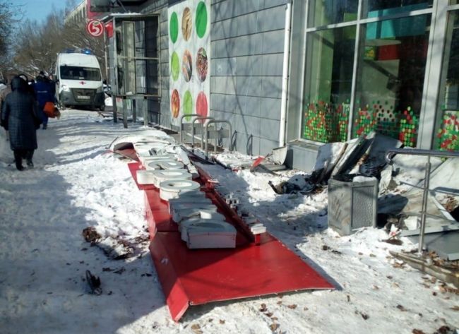 В Нижнем Новгороде пенсионерку убило вывеской «Пятерочки»
