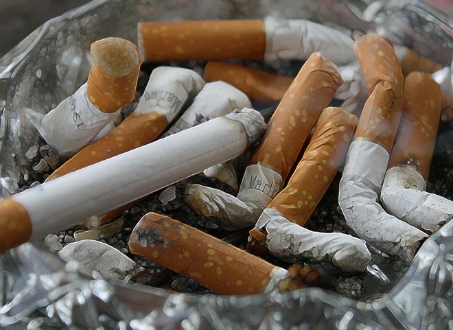 Курильщиков обязали выплачивать соседям компенсацию за моральный вред
