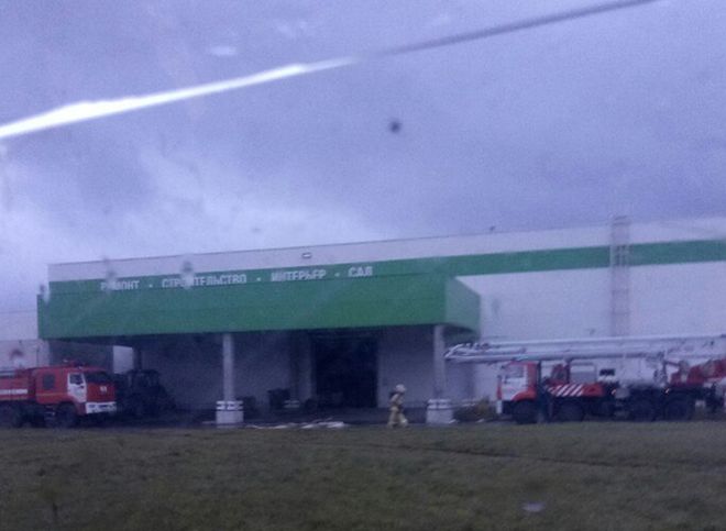 Соцсети: в Рязани загорелся гипермаркет «Леруа Мерлен»