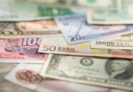 ЦБ РФ опустил курс евро ниже 70 рублей