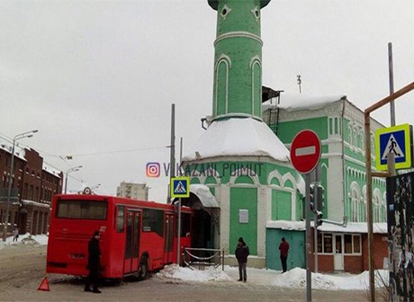 В Казани автобус въехал в мечеть