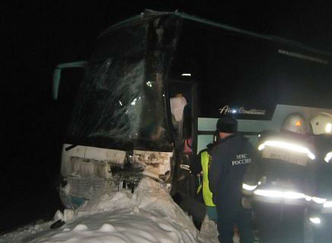 В Нижегородской области перевернулся автобус, пострадали 14 человек