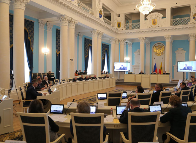 Депутаты областной Думы приняли бюджет региона на 2017-2019 годы