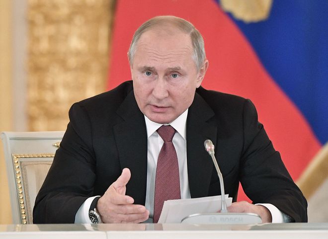 Путин подписал закон о введении налогов для самозанятых