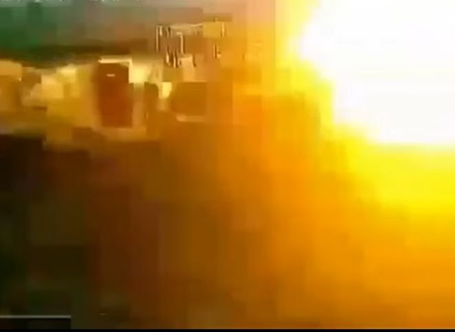 Взрыв на нефтяном месторождении в ЯНАО попал на видео