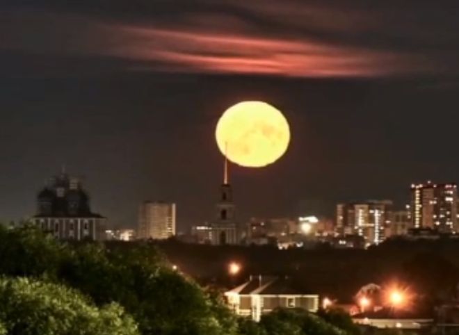 Восход Луны над Рязанью показали за десять секунд