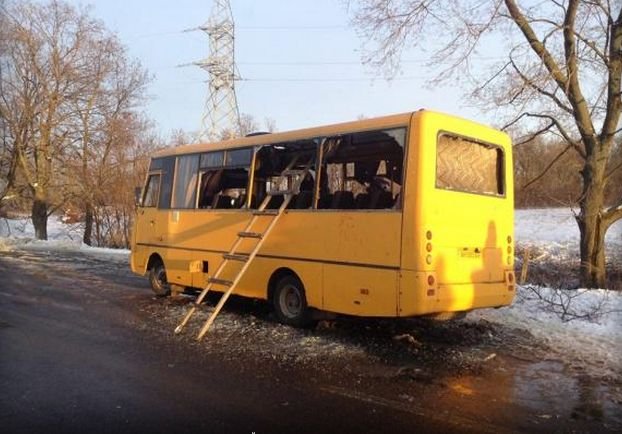 В ДНР снаряд попал в автобус, десять человек погибли
