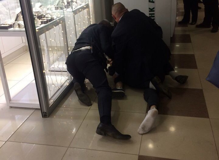 Соцсети: в ТЦ «Виктория Плаза» охранники избили молодого рязанца
