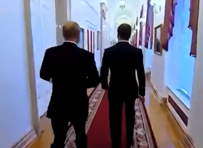 В сети набирает популярность видео с диалогом Путина и Медведева о погоде