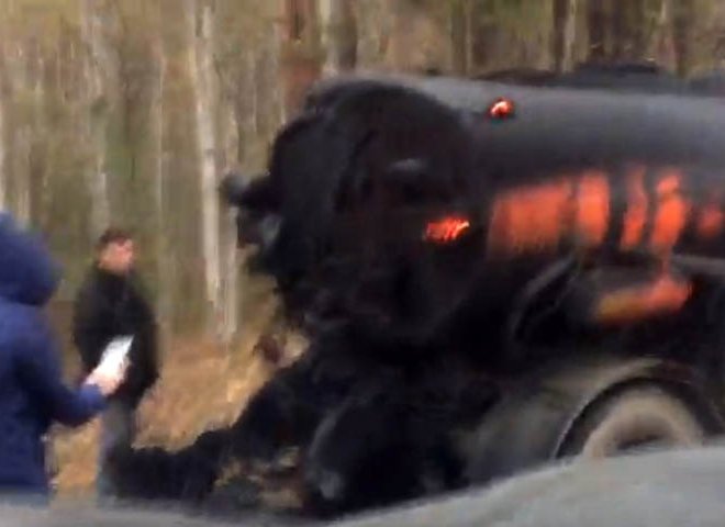 На Урале дорожники облили битумом 40 автомобилей (видео)