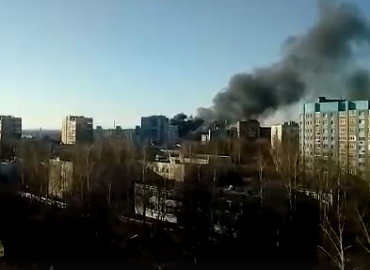 Видео: Московский заволокло дымом от пожара