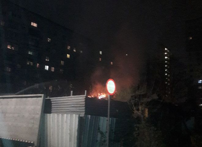 МЧС: в крупном пожаре у ТРЦ «Виктория Плаза» никто не пострадал